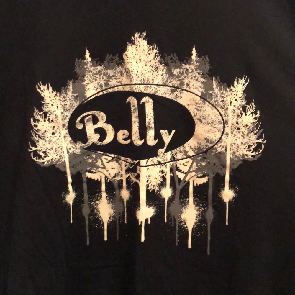Belly band t shirt black w cream + grey logo.